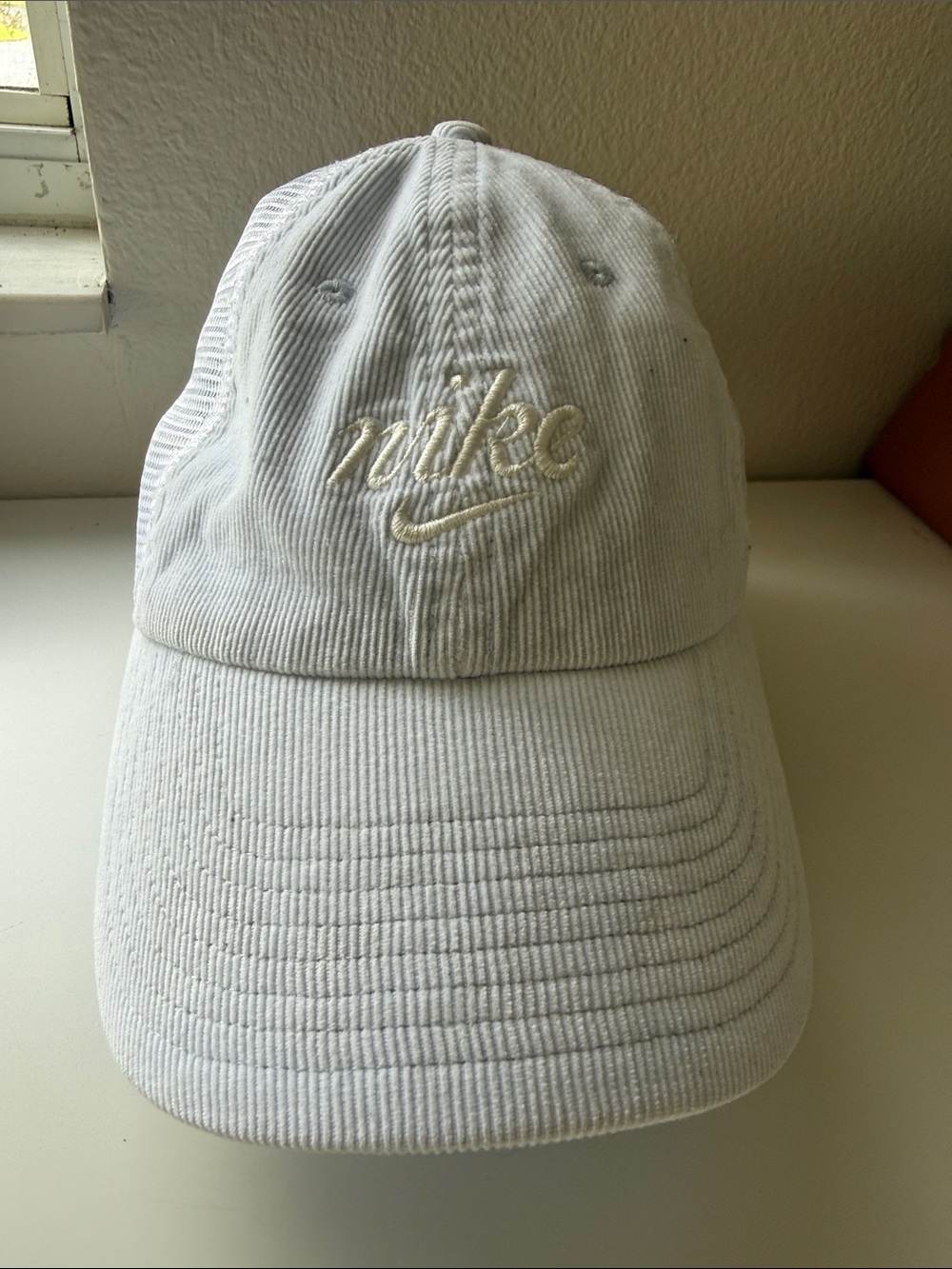 Nike Heritage86 White Corduroy Trucker Hat Cap Adjustable